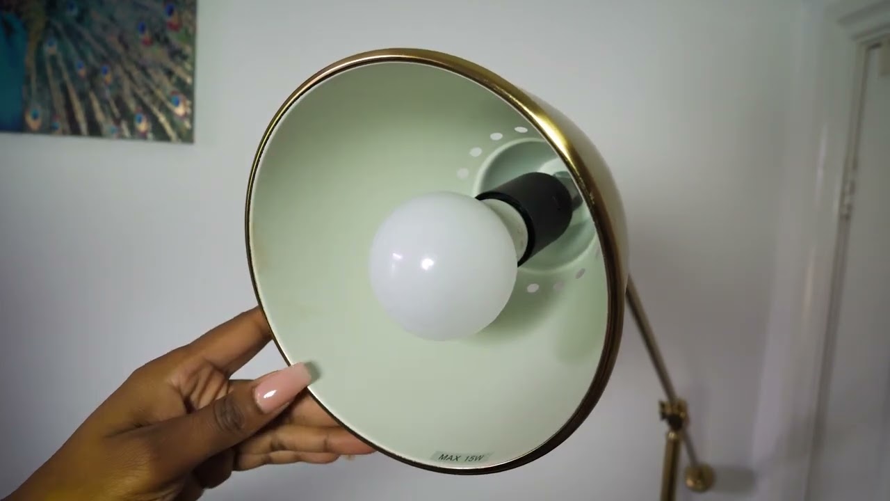 How to install LED lightbulbs - Small Energy Saving Measure