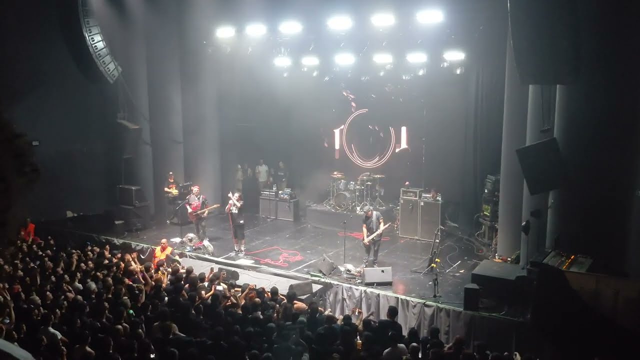 P. O. D. - Lay Me Down (Live in Chile)