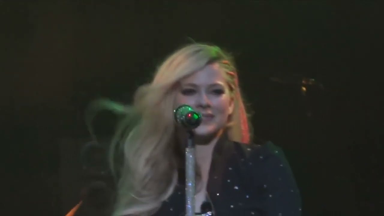 Avril Lavigne - Hush Hush - Live in Nagoya Japan 2014-08-13 (with Avril's In-Ear Monitor Audio)