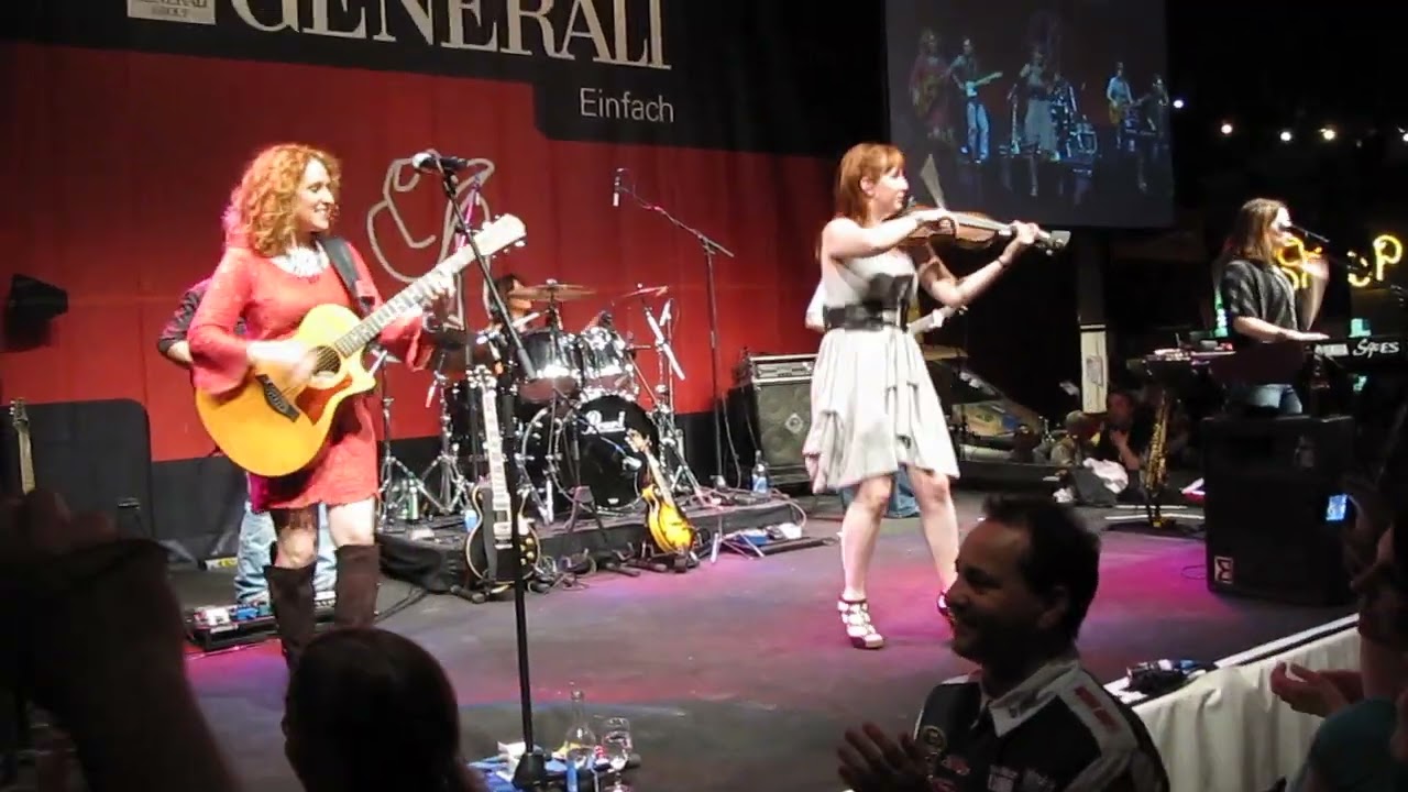 Mustang Sally - Help Me Make It Through the Night (Engelbert Cover) + band introduce