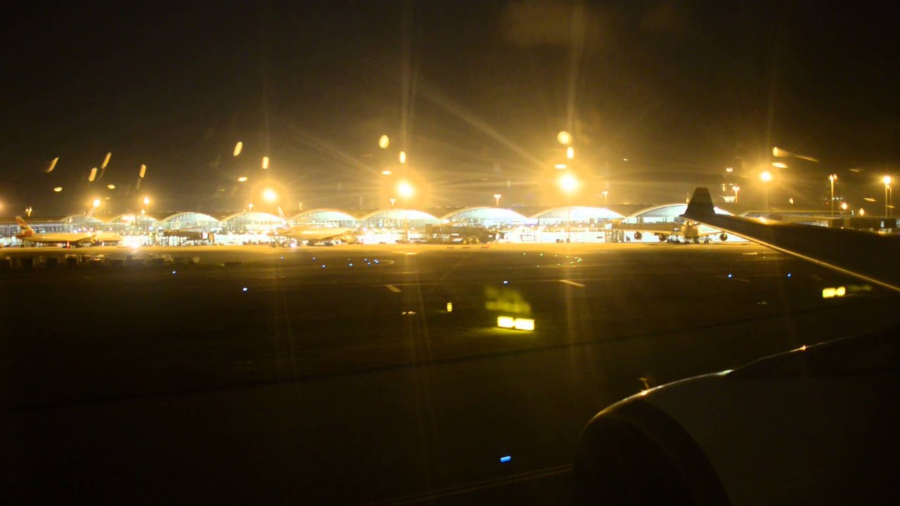EVA Air Airbus A330-200 B-16309 landing at Hong Kong Hello Kitty Jet