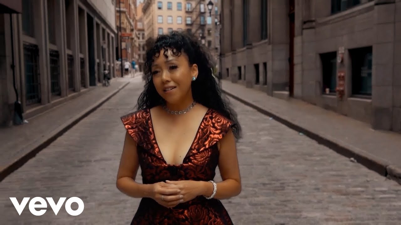 Harriet Chung - Old Montreal (Official Music Video)