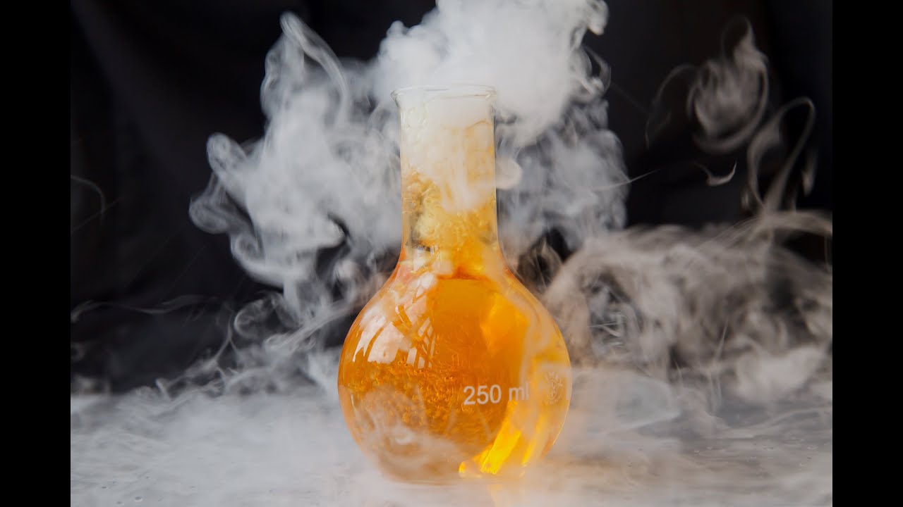 Demonstrations with dry ice: explore changes of state and neutralisation reactions