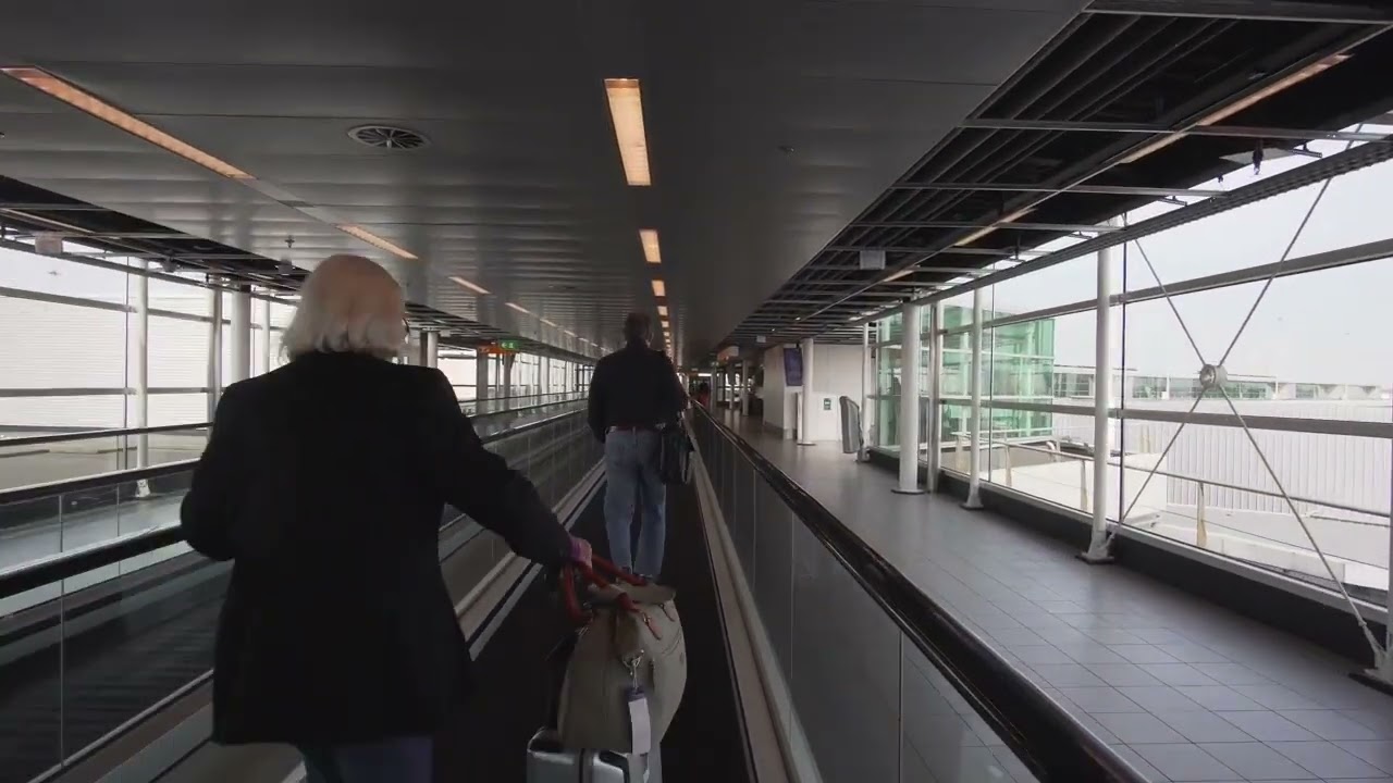 KONE InnoTrack Pasillo Mecánico Aeropuerto De Schiphol Netherlands