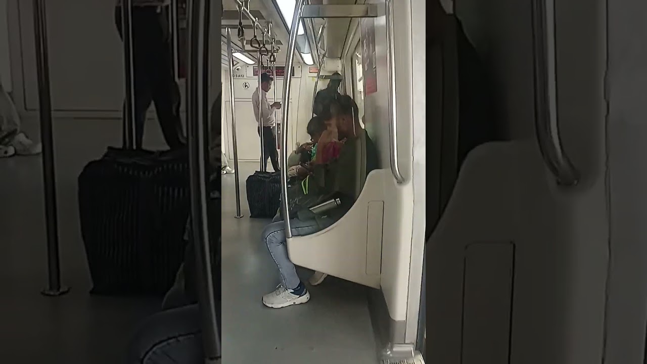 लोक से मुंडका वाले मेट्रो स्टेशन  करो तो 