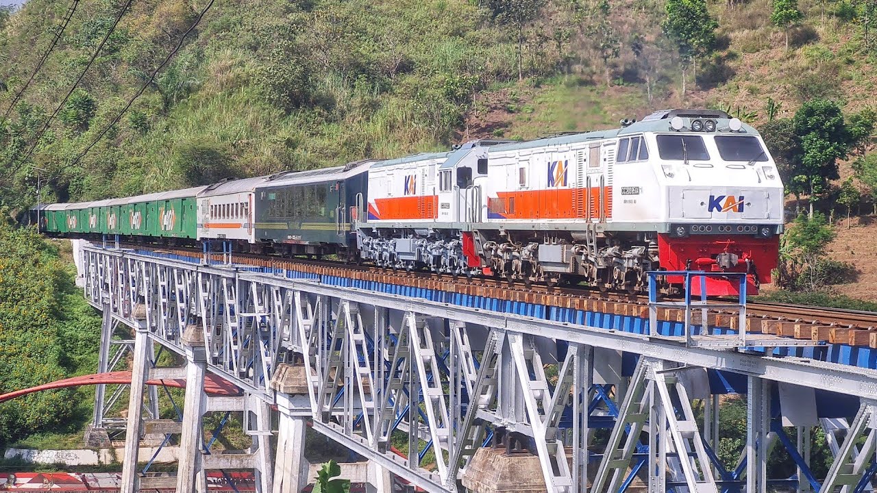 MELAYANG DI ATAS JEMBATAN KERETA TERTINGGI PARCEL SELATAN GAGAH SEKALI !