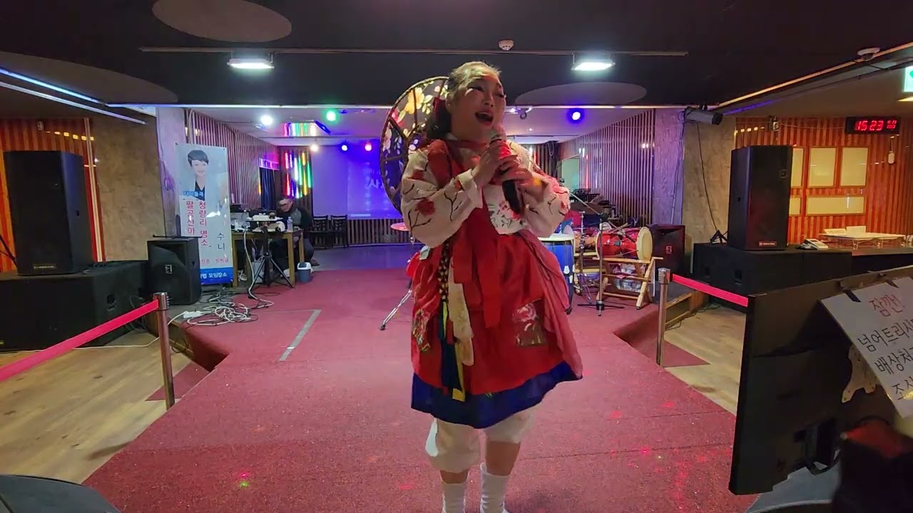 뺑덕이의 요염한 자태 ㅎ ㅎ. 구경하세요 2601 18 일
