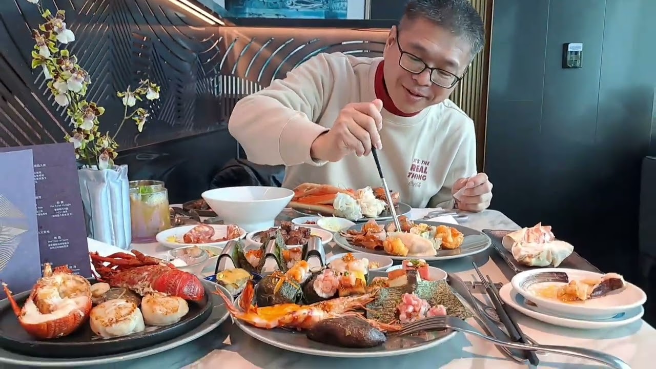 饗A Joy👉頂級自助餐〔Buffet〕台北101大樓86樓以提供奢華的餐飲體驗和百萬高空夜景聞名👈｛午餐加服務費3608×2=兩個人用餐費7216元｝