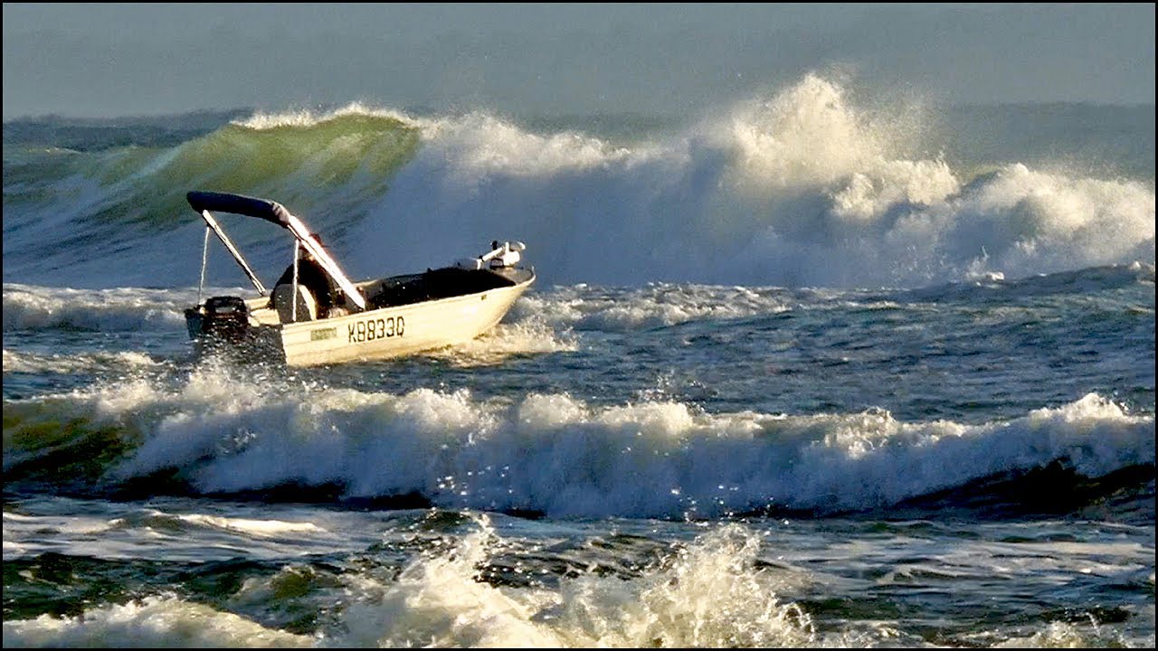Another Gnarly Bar episode. Granite Express and Trekka 2 crossing the Noosa Bar this morning.