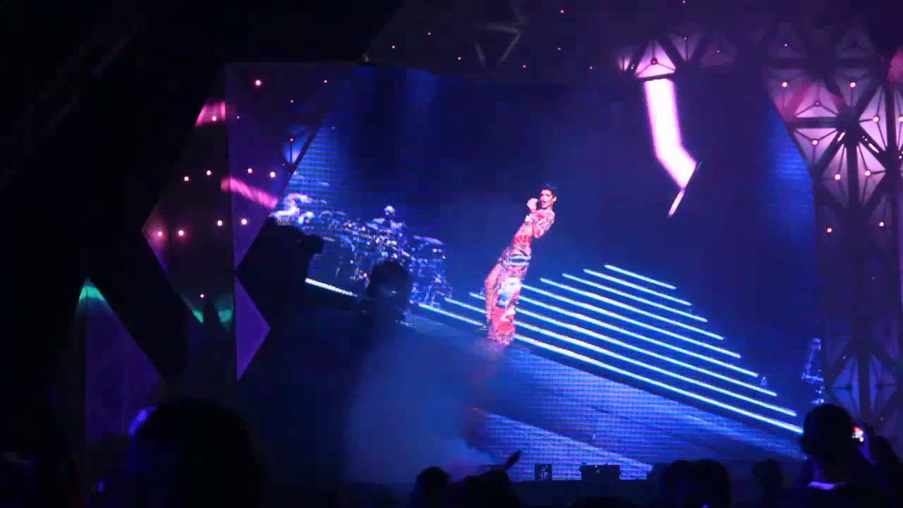 Rihanna - Rudeboy (Live in Baku) [EXCLUSIVE]