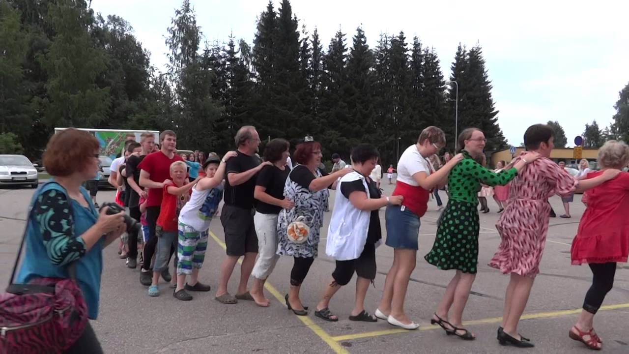 Letkajenkka Kannonkosken torilla 29.6.2013