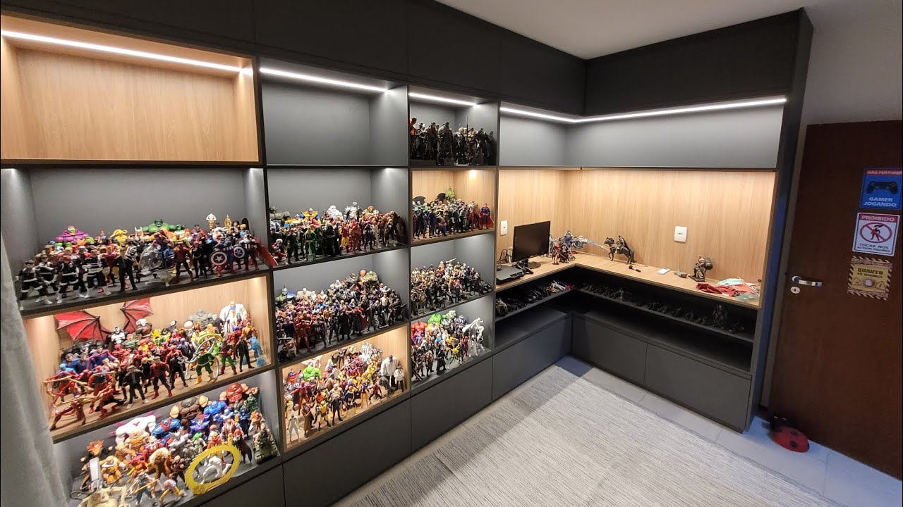 Expositor para coleção de action figures, games e HQs.