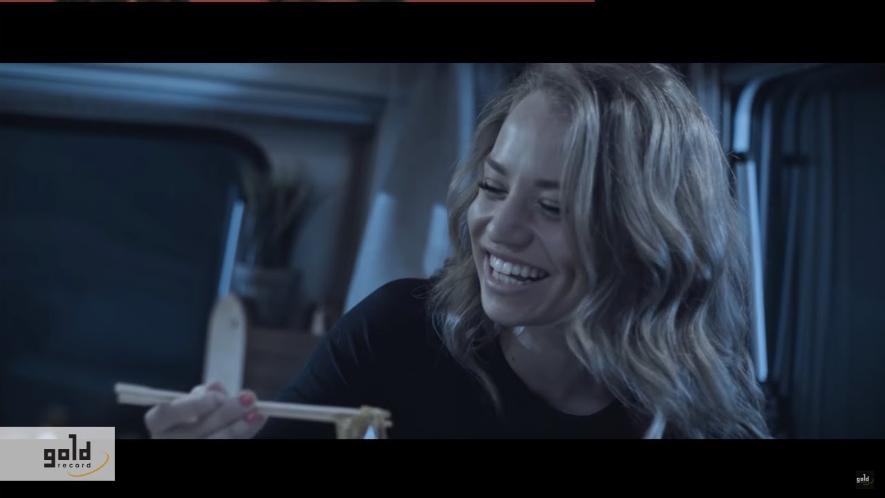 METZKER VIKT&Oacute;RIA &ndash; Close To You | Official Music Video