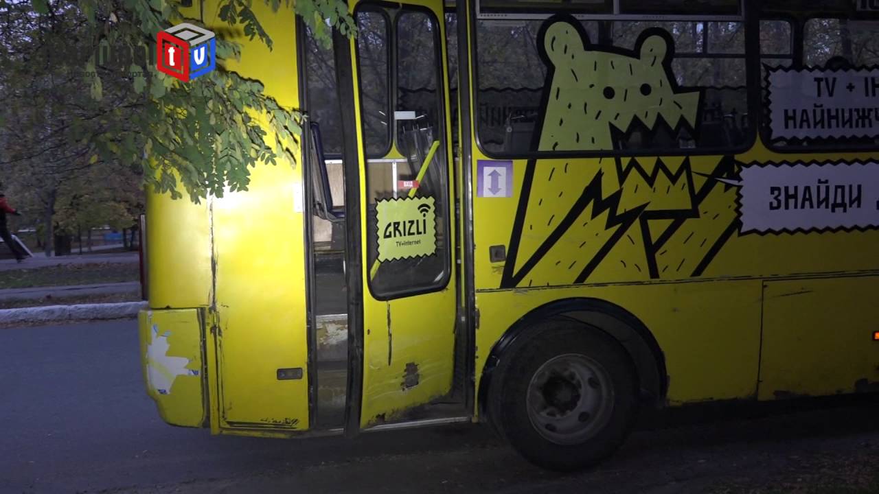 В Мариуполе столкнулись такси и автобус