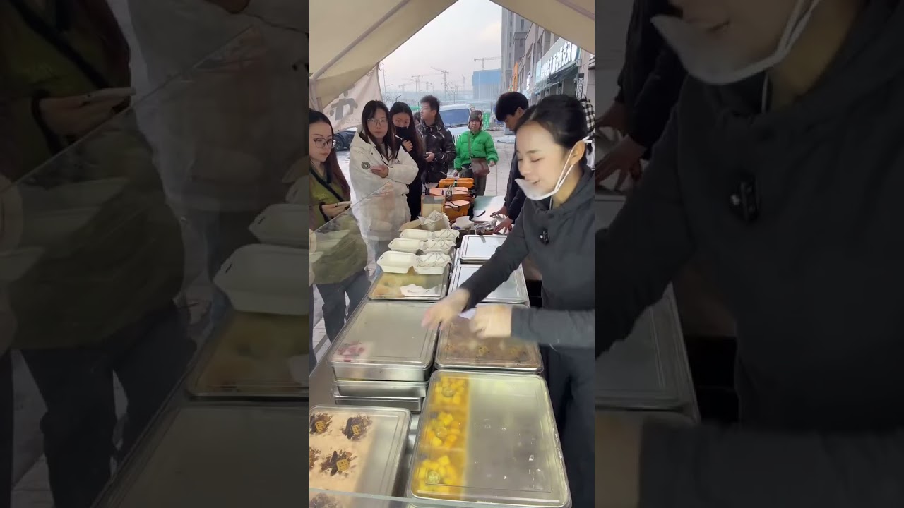 00後小姐姐創業擺攤賣提拉米蘇，每天排隊好多人🍰🤗20251124-2 #dessert #cake #food #fruit #chocolate #cheese #stall