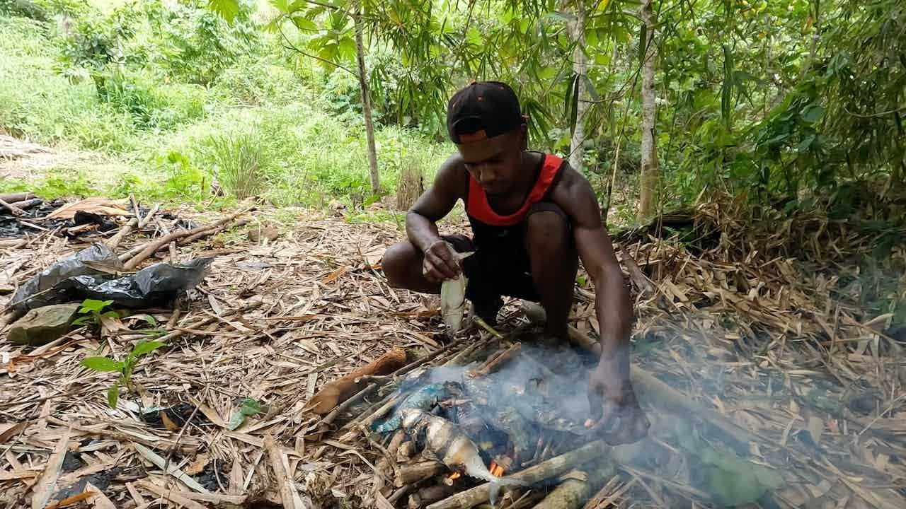 The Village Cuisine: Open Fire Cooking Breadfruit, Freshwater Prawns and Fish🇫🇯