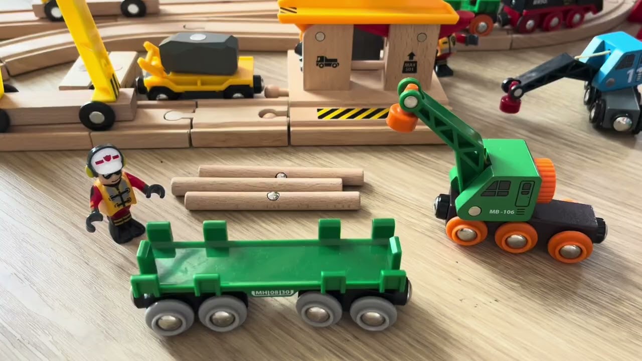 Kinder Spielzeugzeit | Die Brio Dampflok am G&uuml;terbahnhof