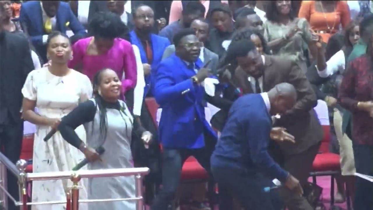 THE 2ND SERVICE PRAISE THAT MADE THE DRUMMER BRAKE HIS DRUMSTICK TWICE. WE STILL HAVENT RECOVERED💃🕺😲