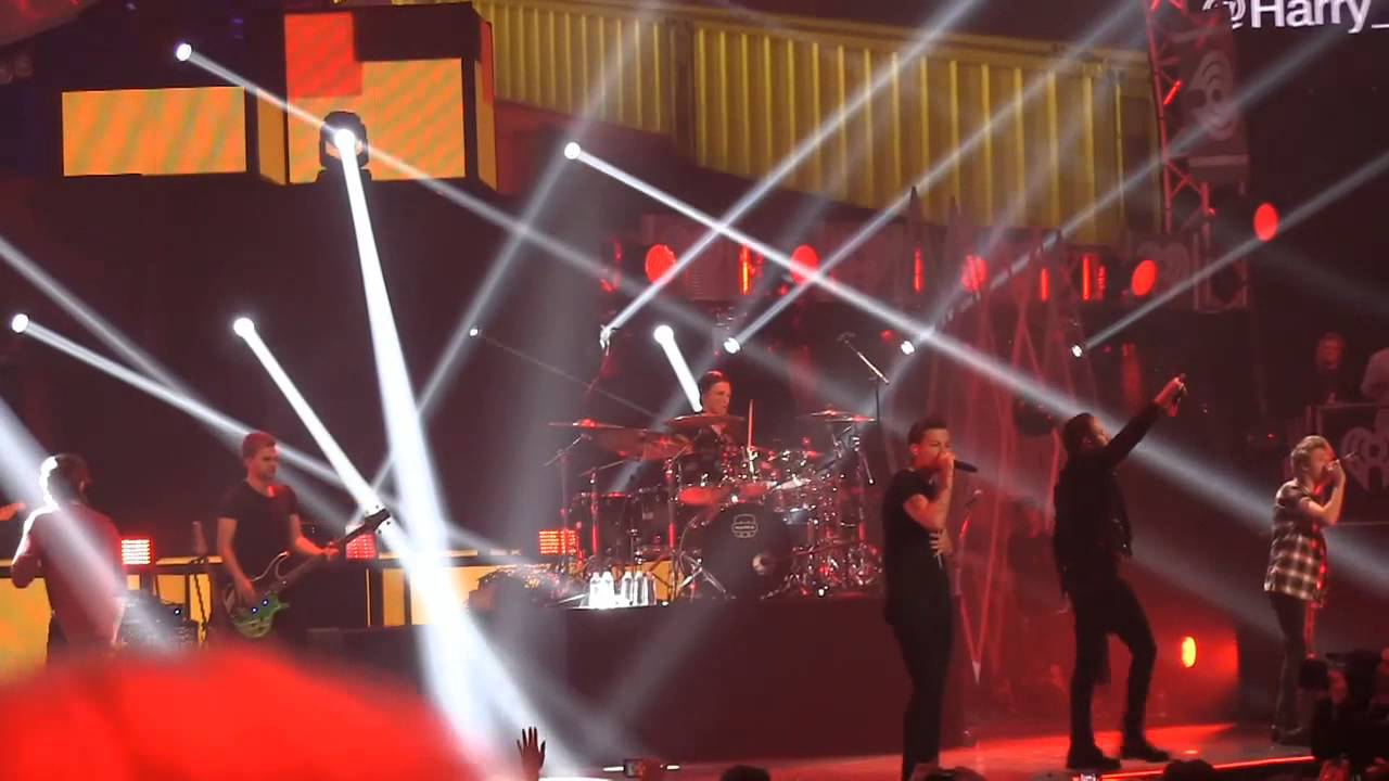 One Direction- "What Makes You Beautiful" (720p) Live at the IHeartRadio Festival 2014