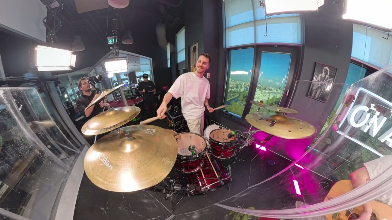 Cel mai fericit de pe pamant Live l Drum Cam Kiss FM
