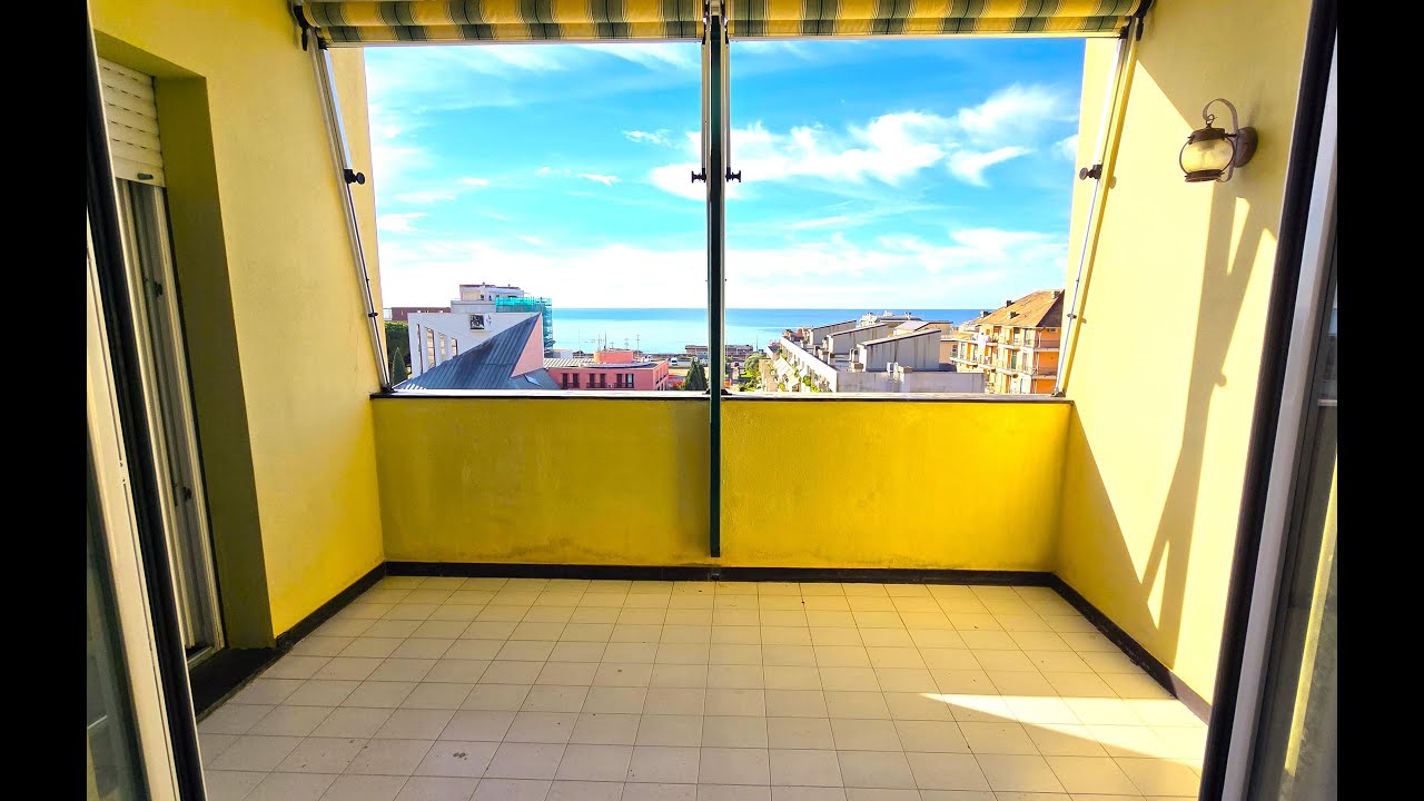 Lavagna fronte mare