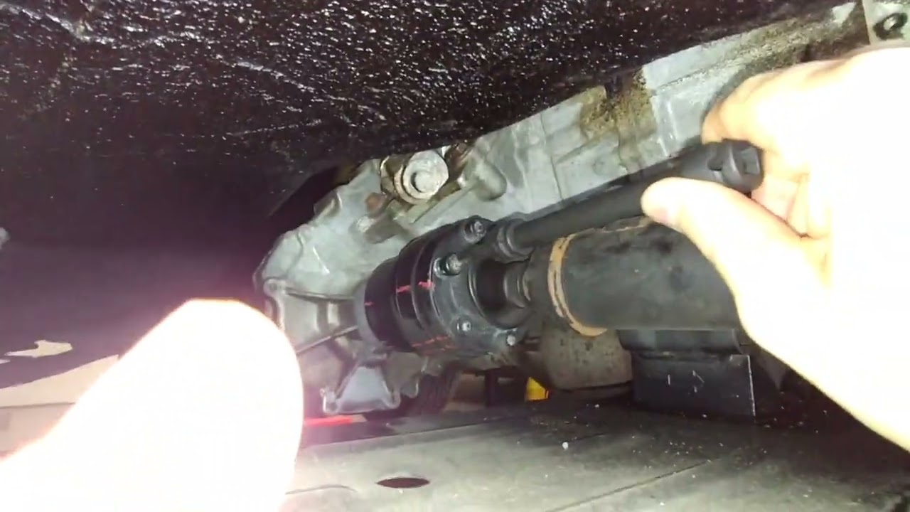 2006 Suzuki Grand Vitara Transfer Case Input Seal Replacement