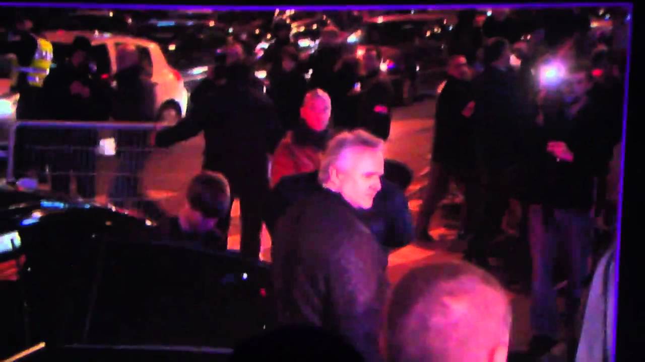 Justin Bieber in the purple carpet at the premiere of NSN3D in Paris