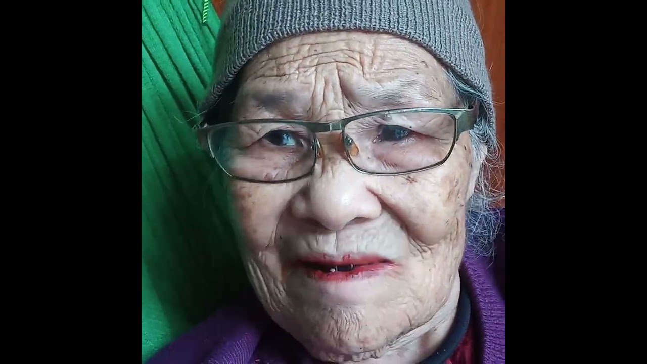 Người khôn ăn nói nửa chừng.