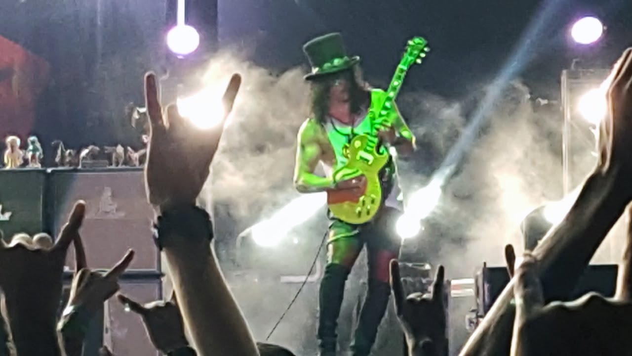Sweet Child O' Mine / SLASH ft. MYLESKENNEDY & THECONSPIRATORS in India..