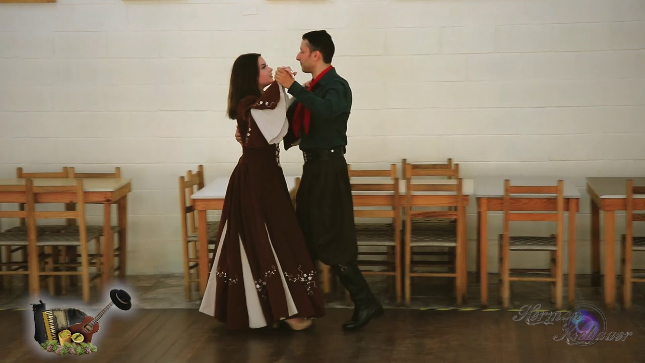 Dan&ccedil;a Ga&uacute;cha - Nativista (1)
