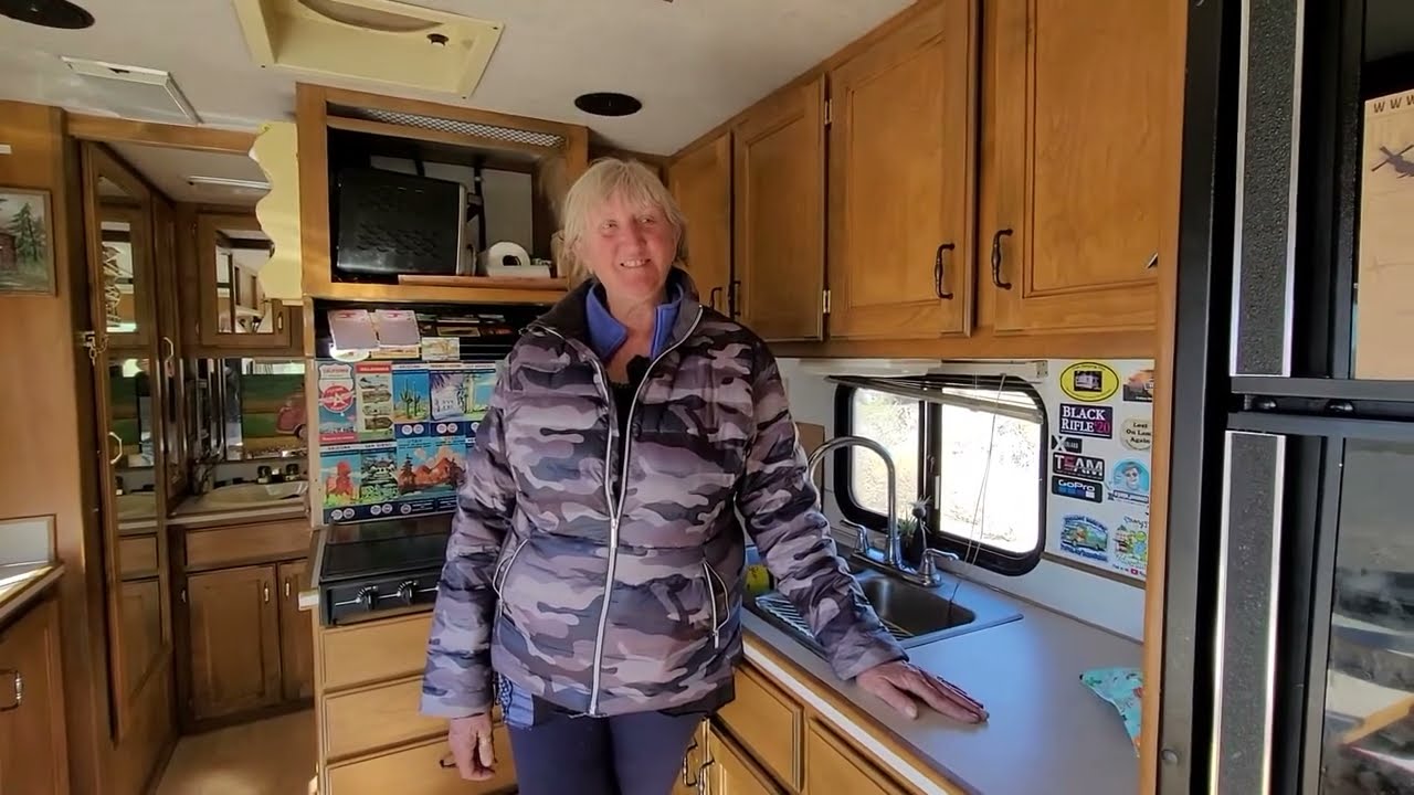 Get Amazing MPG in an RV!? Safari Trek Motorhome! Class A Trek That Gets 14 MPG?!