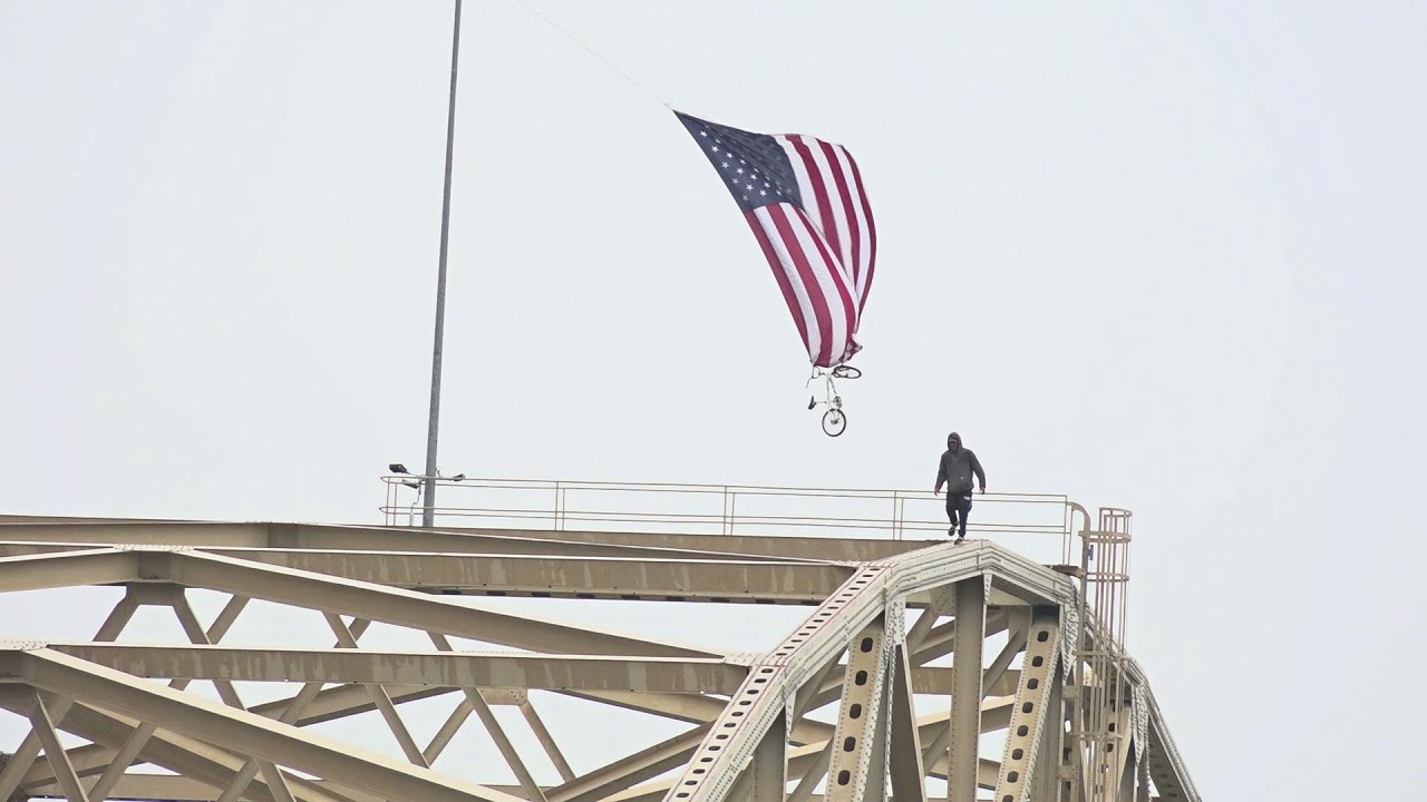 Climber scales Sellar Bridge, ties bike to U.S. flag