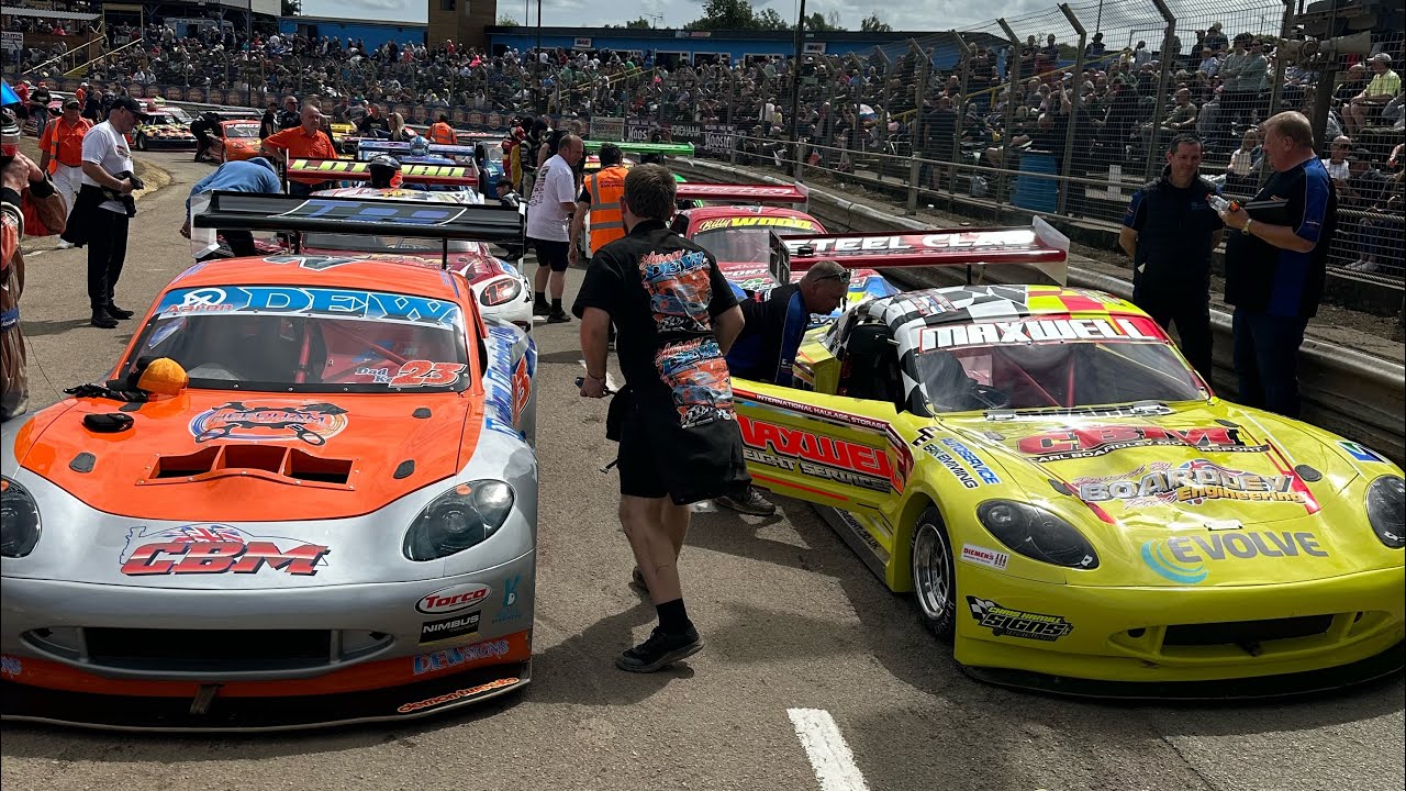 Grid Walk amongst fans & star drivers