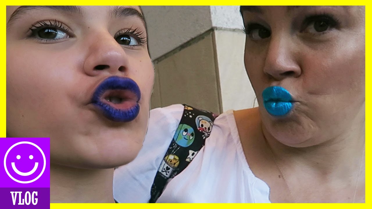 WEARING BLUE LIPSTICK IN PUBLIC!    KITTIESMAMA