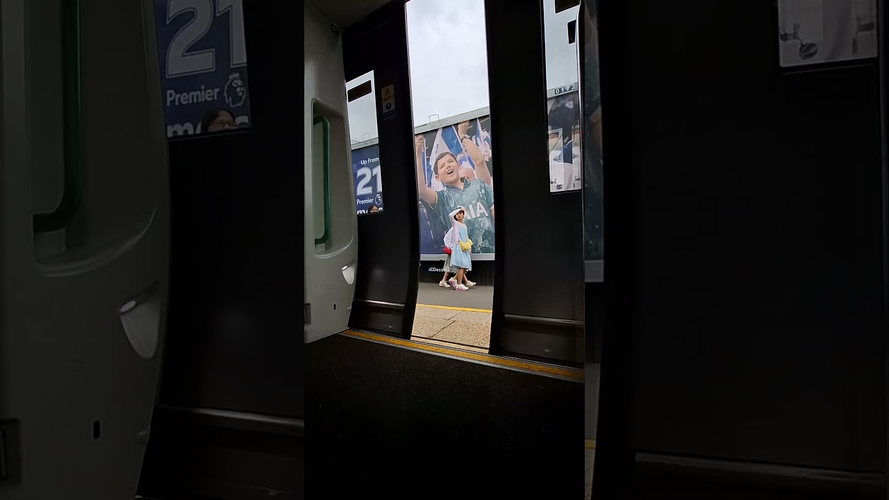 Great Northern Class 387 doors opening and closing with an announcement