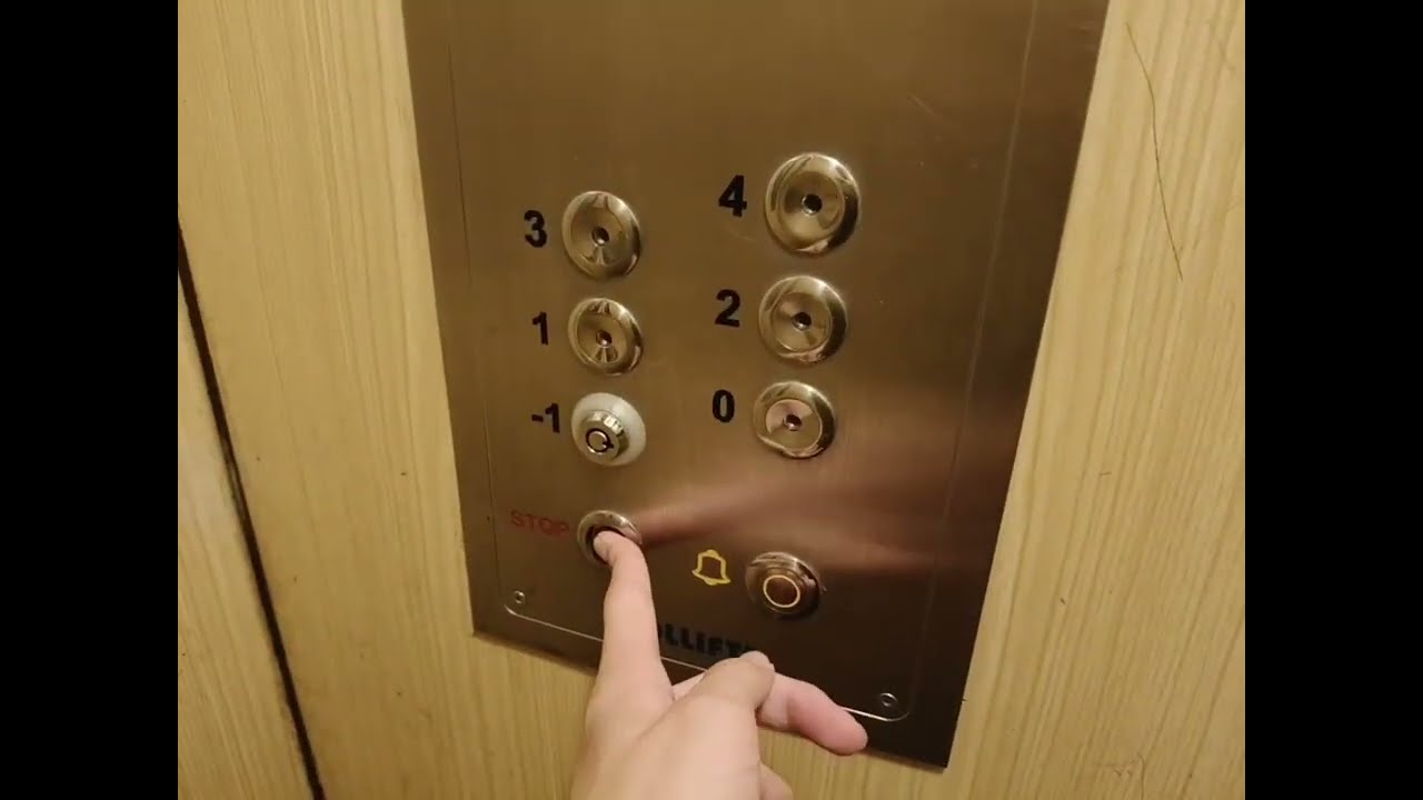 Winda ZUD mod. Ollift w okratowanym szybie - Basztowa 5 kl. chyba 2, Kraków 