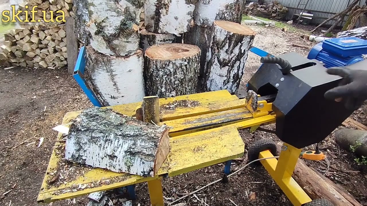 Дровокол Скіф коле березу
