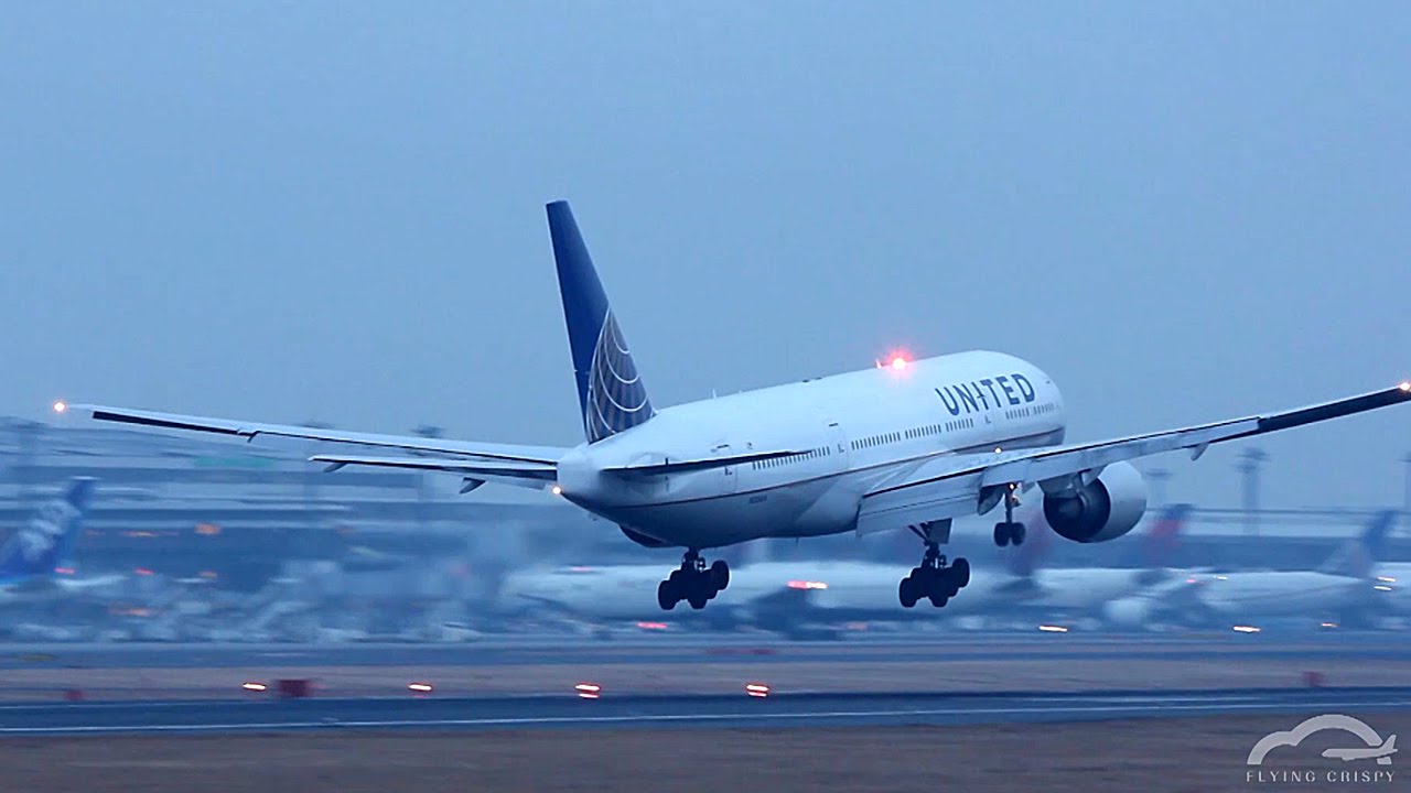 United Airlines B777-200ER[N206UA] Landing at NRT/RJAA