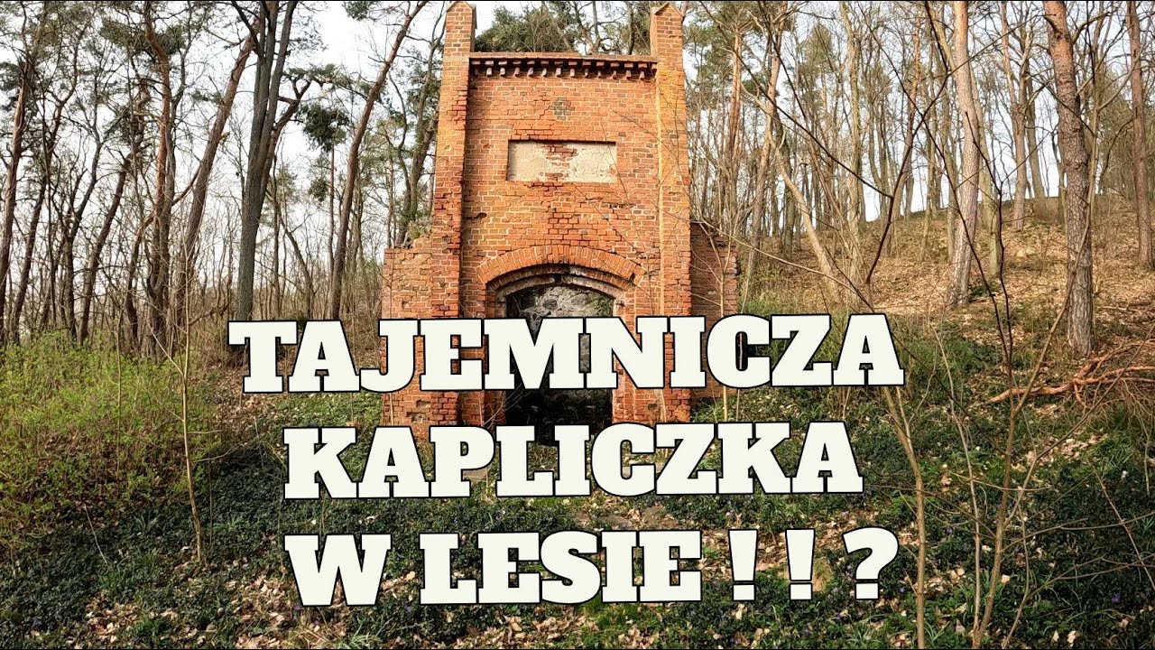 Tajemnicza kaplica w lesie.