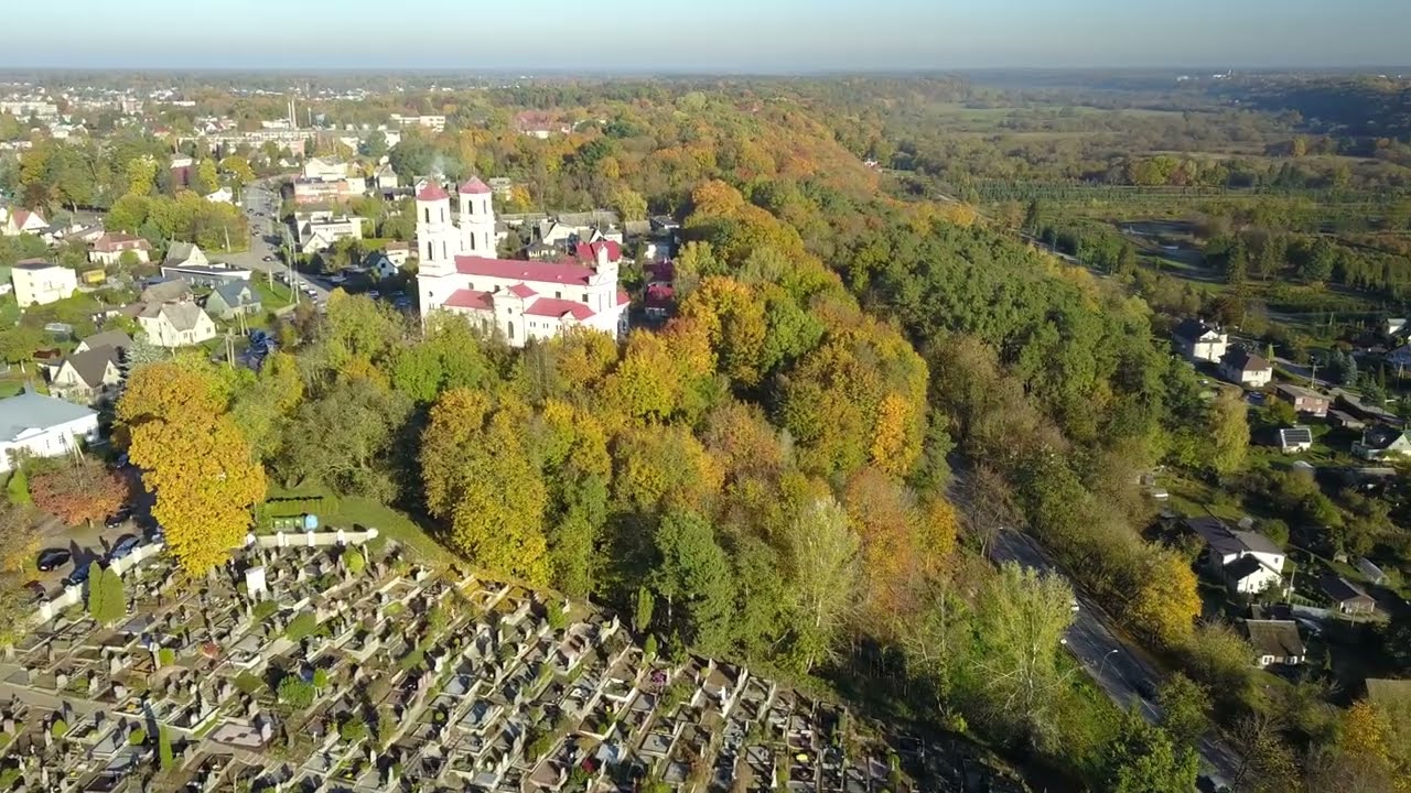 Virš Lietuvos: Nevėžio šlaitai rudenį, Raudondvario bažnyčia ir dvaras, drone 4k video