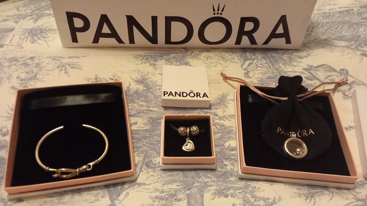 Can you keep a Pandora secret? ❤️🎁❤️  Here's what I got  my family for Christmas!