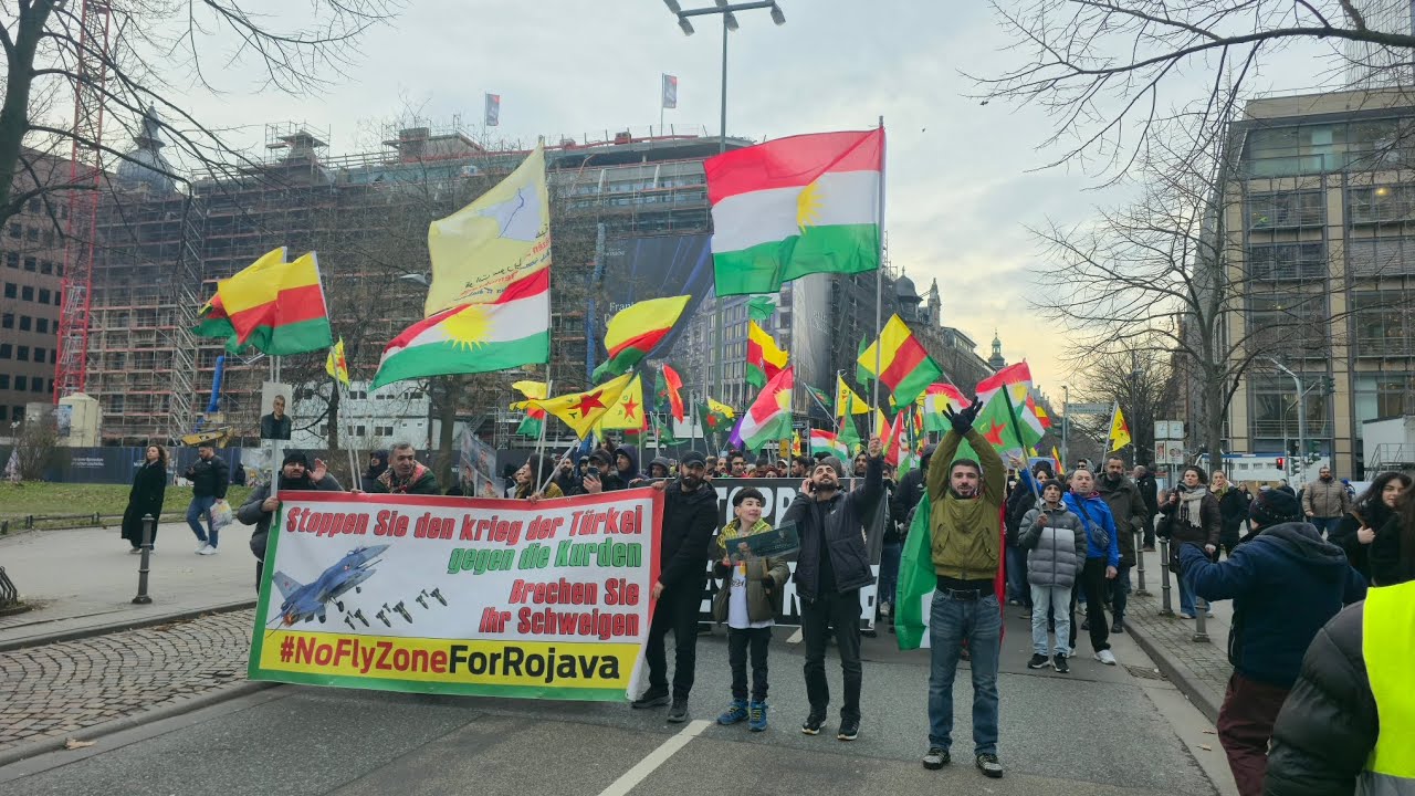 🇩🇪مظاهرات حاشدة دعمًا لمقاومة روج آفا وتضامنًا مع الشيخ مقصود والأشرفية في مدينة فرانكفورت ألمانيا 