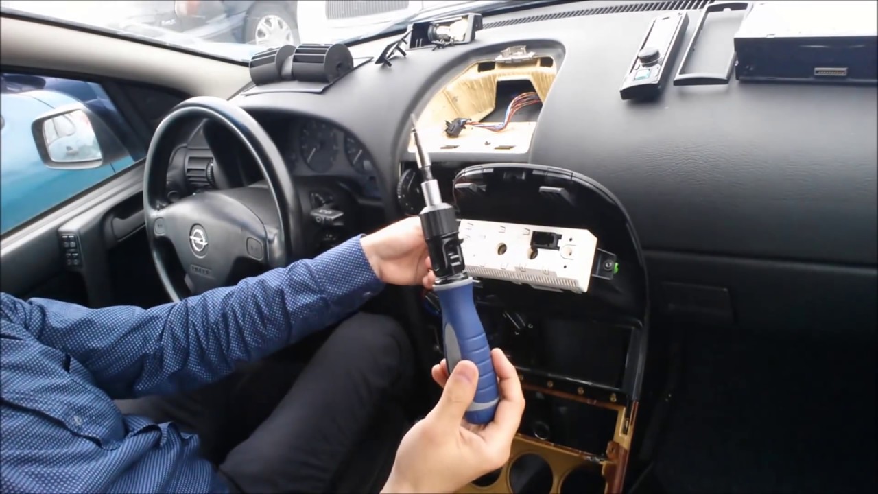 Jak wymienić żarówki wyświetlacza TID w Opel Astra G II Vauxhall | ForumWiedzy