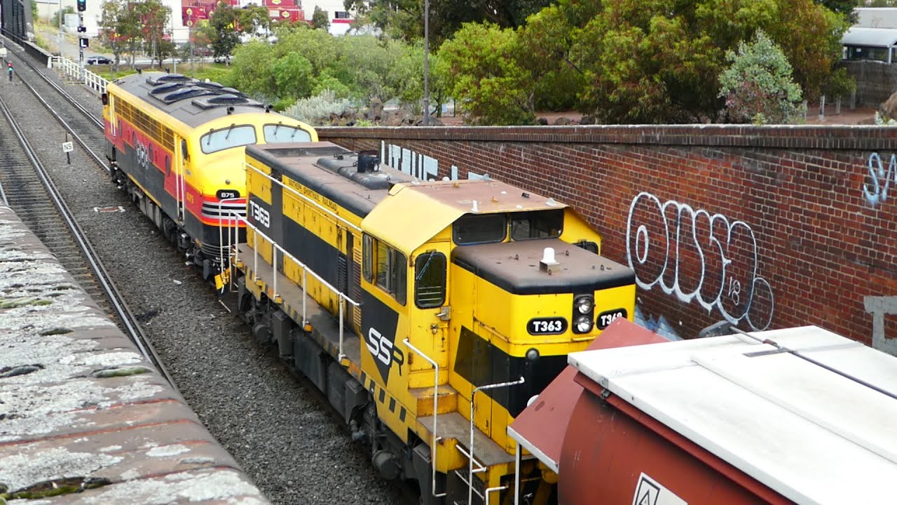 B75+T363 passing Bunbury Street Bridge