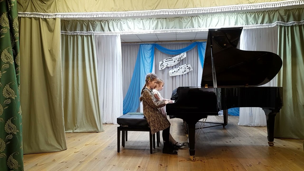 Власенко Ірина та Соколова Анастасія, 8 років. П. Захаров 
