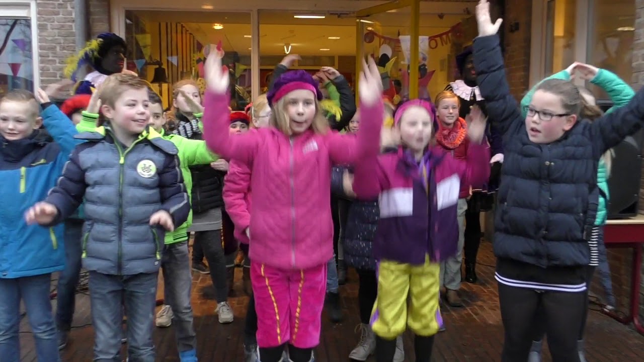 basisschool de kameleon viert voor het eerst Sinterklaasfeest