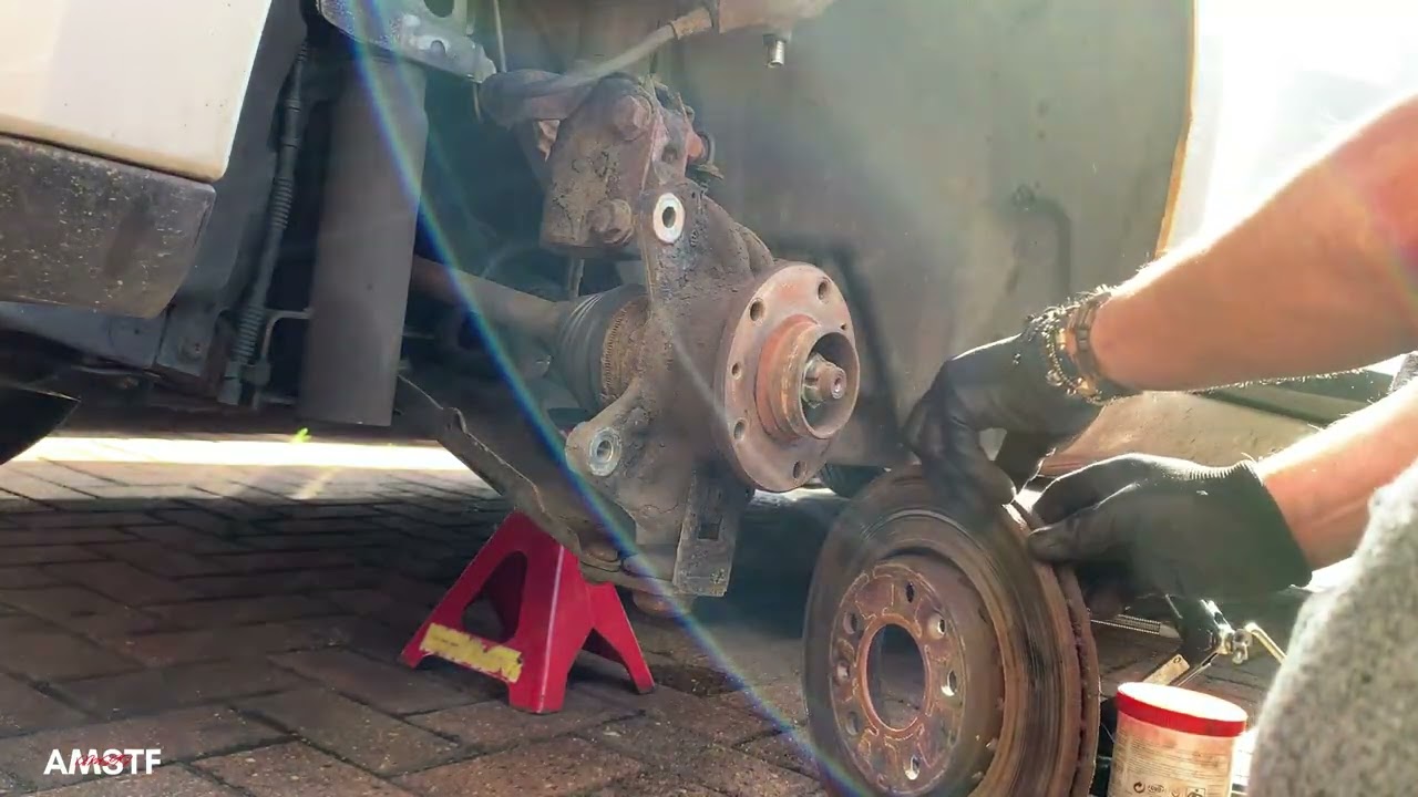 How to change brake discs and pads on Renault Megane Mk3 Schimbare discuri si placute de frana