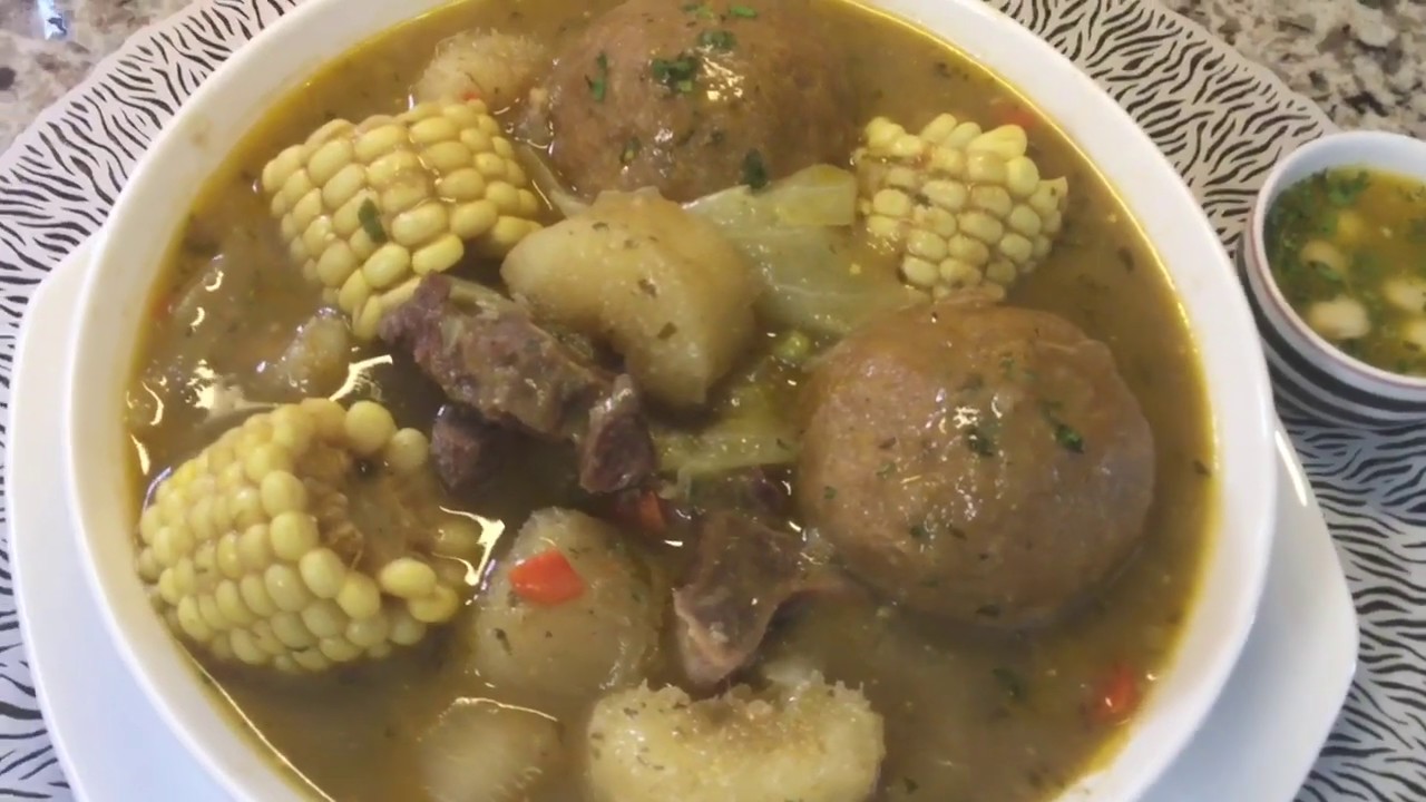 CALDO DE BOLAS DE VERDE (ECUADOR)