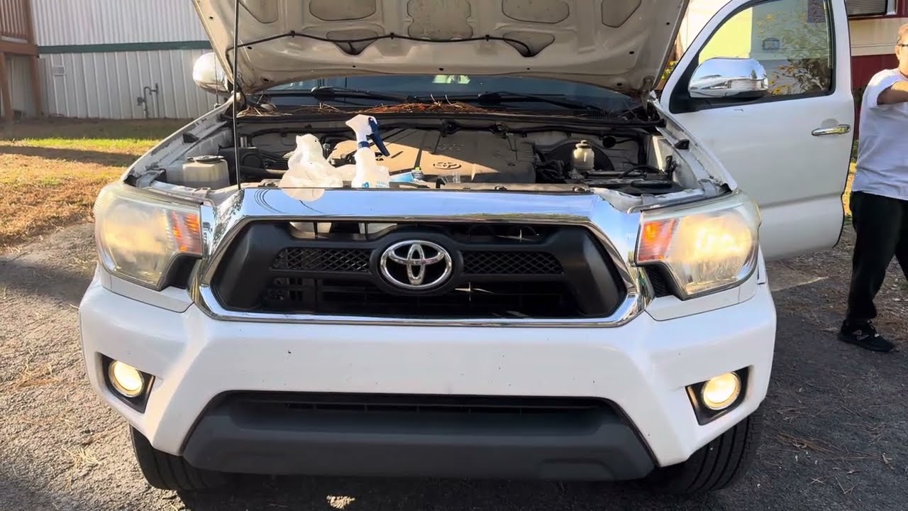 Cómo cambiar las luces bajas de una Toyota Tacoma 2013 