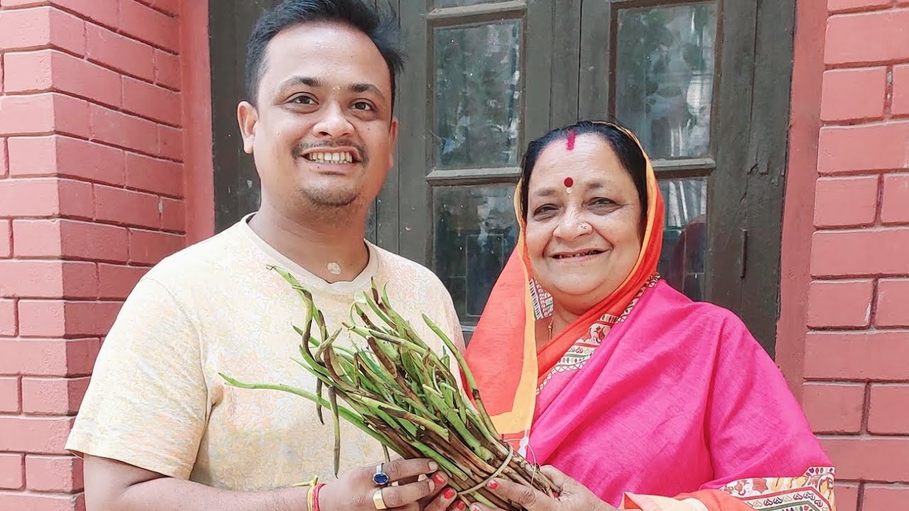 কচুর লতির চরচরা 😋